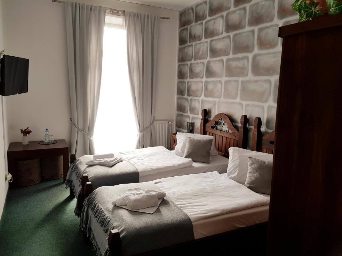 Hotel Camelot ติซา ภายนอก รูปภาพ