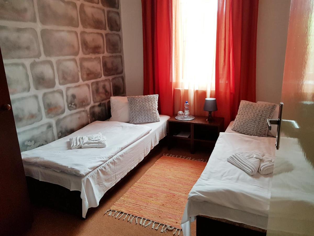 Hotel Camelot ติซา ภายนอก รูปภาพ