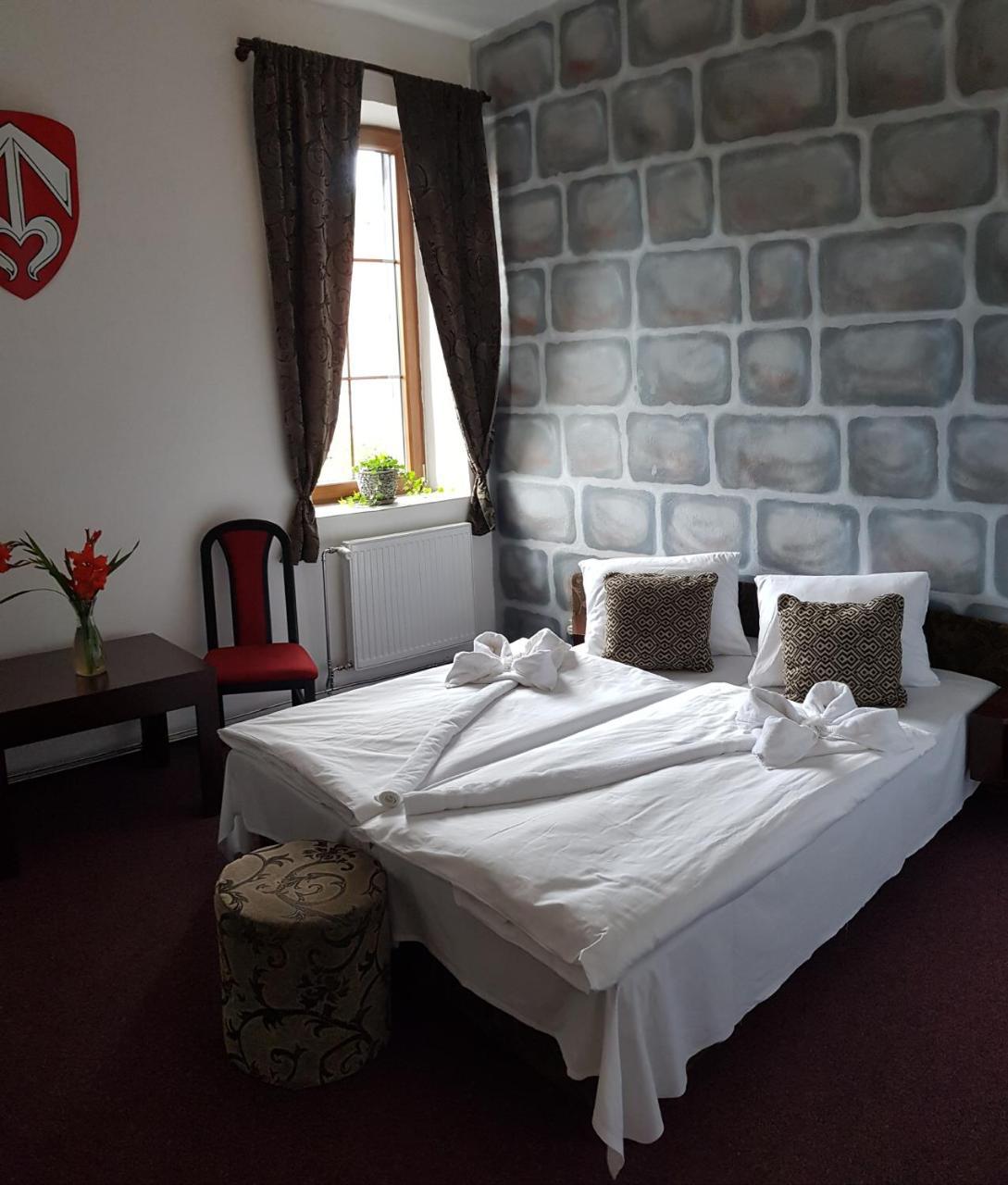 Hotel Camelot ติซา ภายนอก รูปภาพ