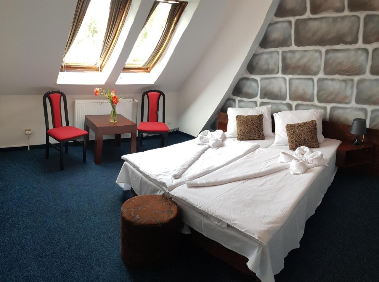 Hotel Camelot ติซา ภายนอก รูปภาพ